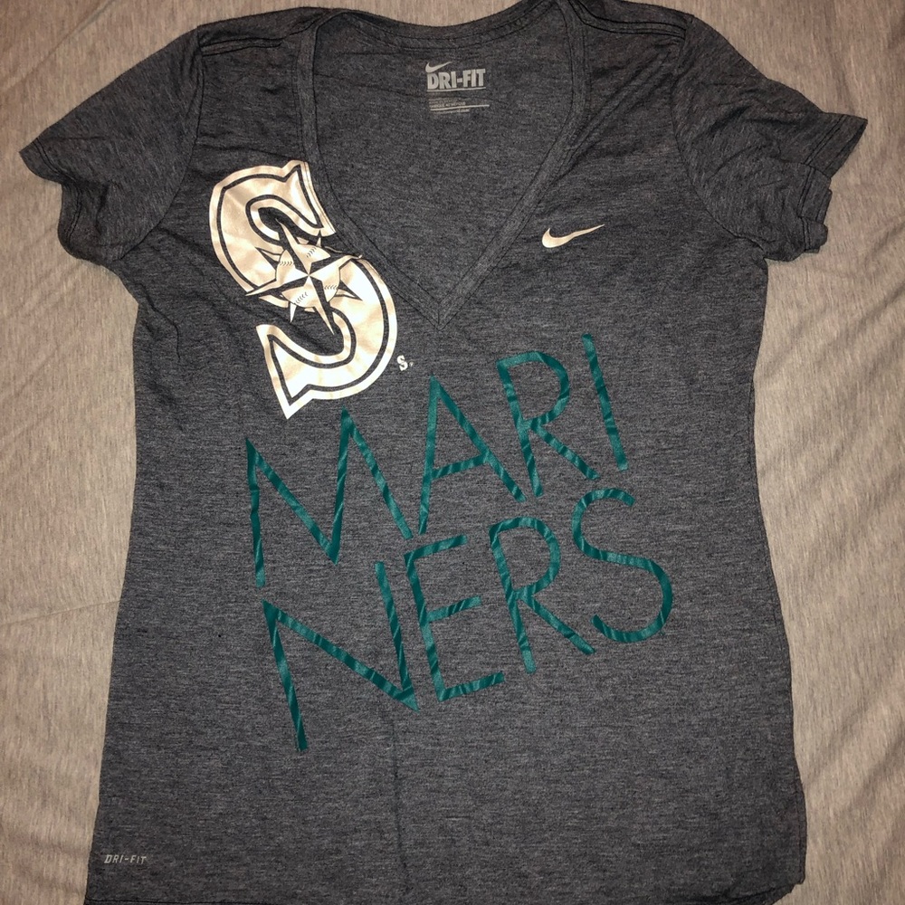 Women’s Nike XL grey Mariners Shirt